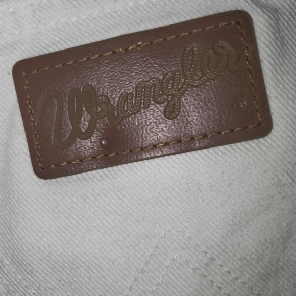 ๐ค Wrangler 'Western' White Shorts ๐ค - Picture 3 of 8